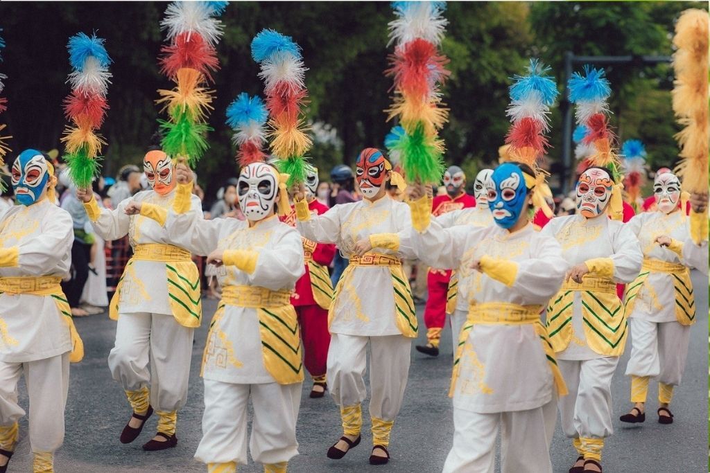 Start your artistic journey with Hue’s creative glow